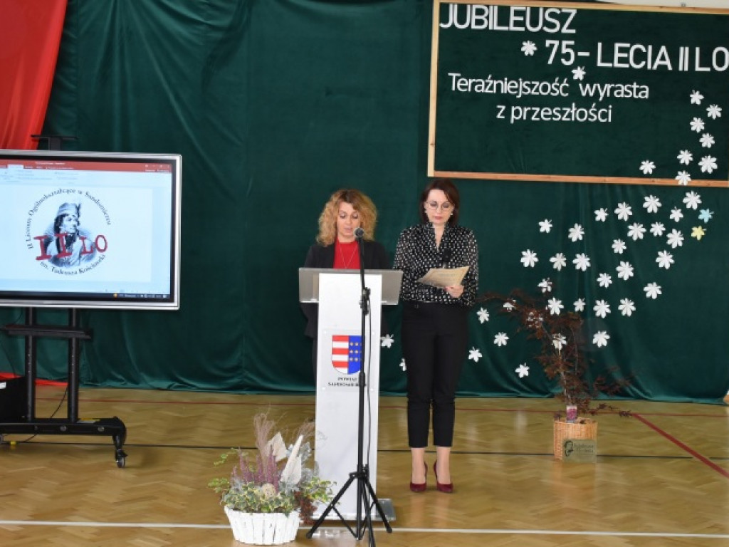 Jubileusz II Liceum Ogólnokształcącego w Sandomierzu. Niezwykły prezent od wybitnego absolwenta [zdjęcia]