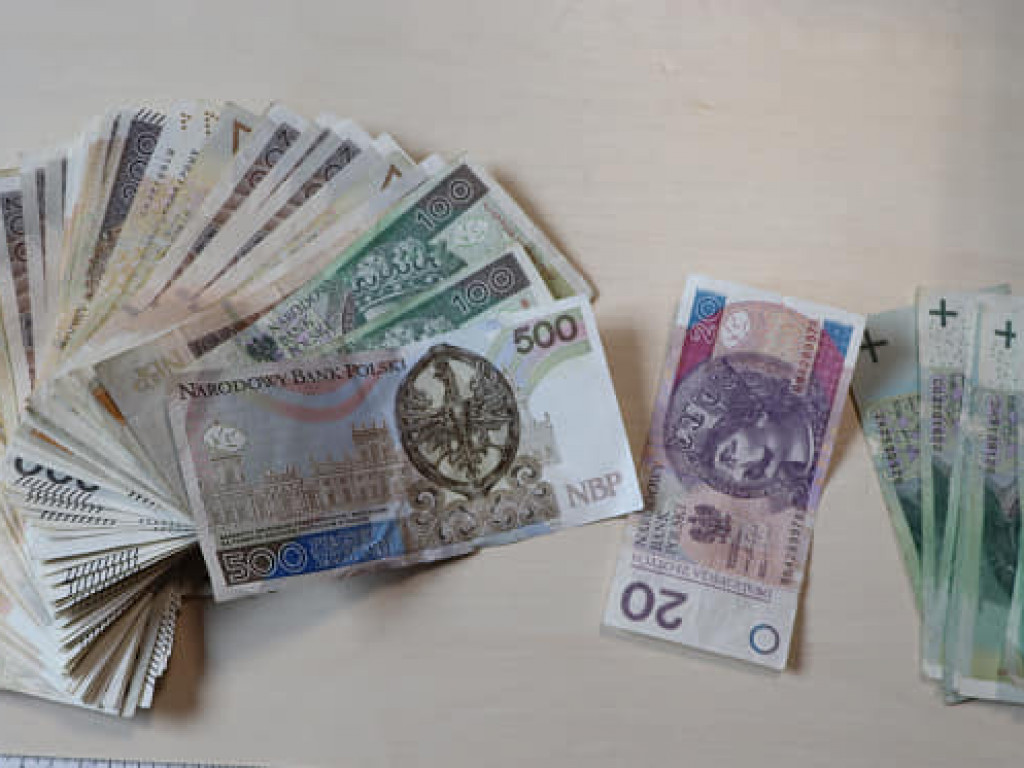 Sandomierz. W aucie miał narkotyki, a także biżuterie i pieniądze o wartości 30 tys. zł. 37-latek wyłudził je metodą 