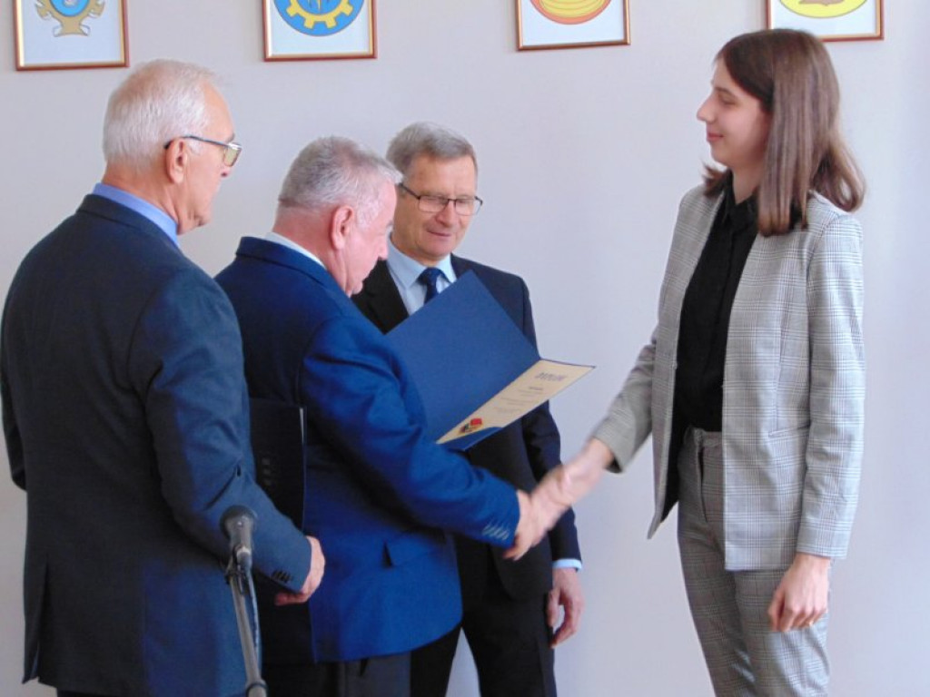 Najlepsi uczniowie w powiecie tarnobrzeskim otrzymali stypendia