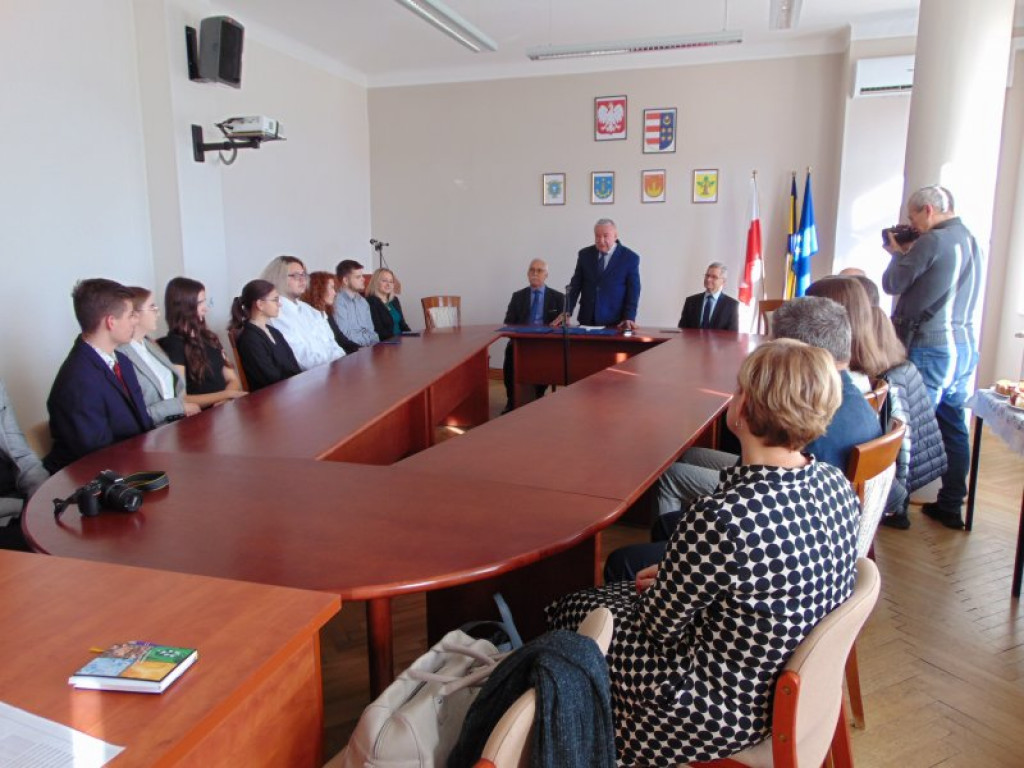 Najlepsi uczniowie w powiecie tarnobrzeskim otrzymali stypendia