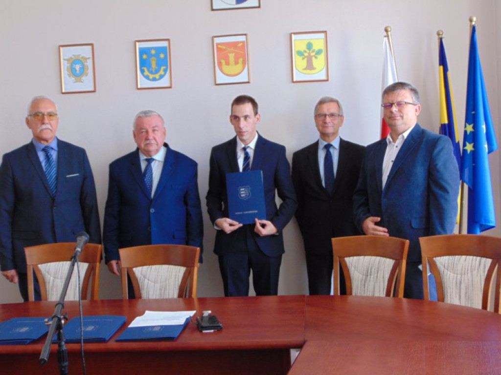 Najlepsi uczniowie w powiecie tarnobrzeskim otrzymali stypendia