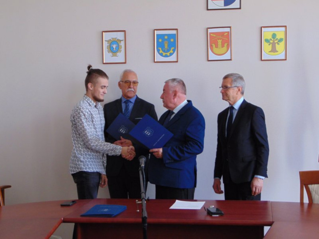 Najlepsi uczniowie w powiecie tarnobrzeskim otrzymali stypendia