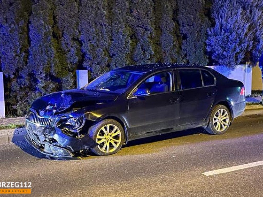 Zderzenie dwóch aut w Tarnobrzegu, jedna osoba trafiła do szpitala [zdjęcia]