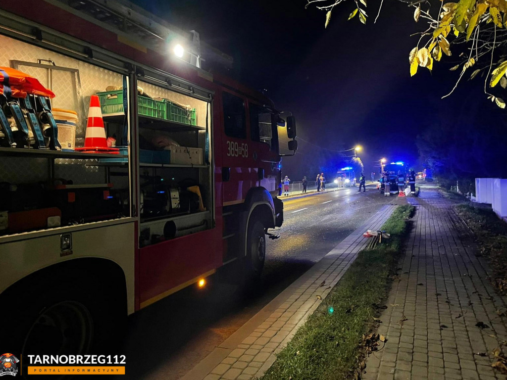 Zderzenie dwóch aut w Tarnobrzegu, jedna osoba trafiła do szpitala [zdjęcia]