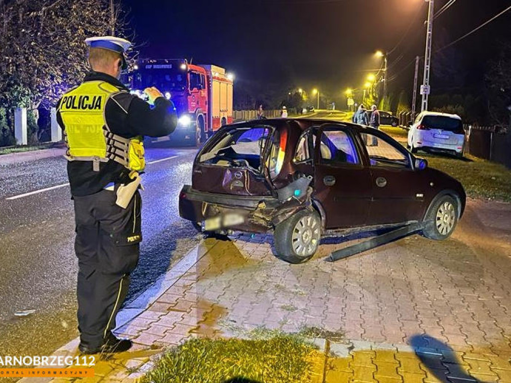 Zderzenie dwóch aut w Tarnobrzegu, jedna osoba trafiła do szpitala [zdjęcia]