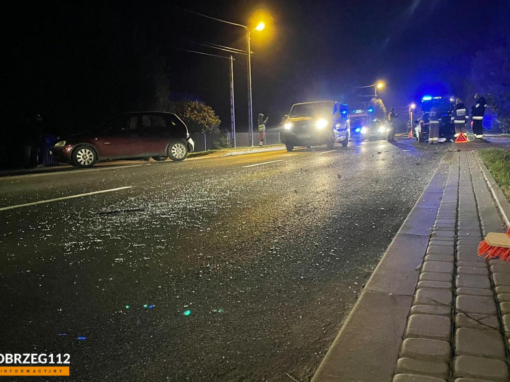 Zderzenie dwóch aut w Tarnobrzegu, jedna osoba trafiła do szpitala [zdjęcia]