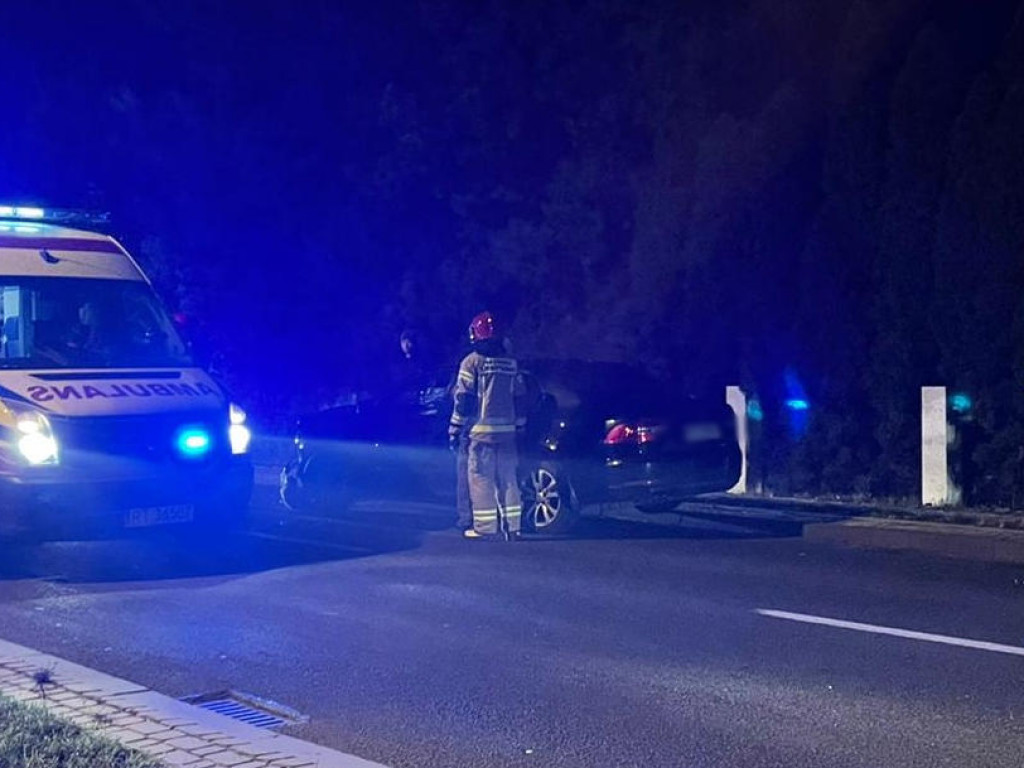 Zderzenie dwóch aut w Tarnobrzegu, jedna osoba trafiła do szpitala [zdjęcia]