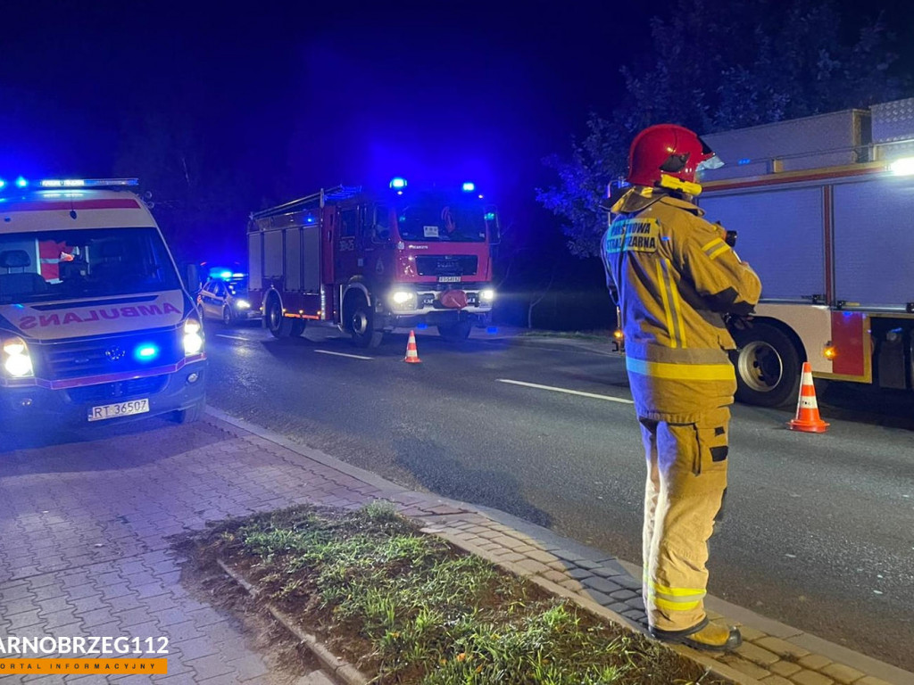 Zderzenie dwóch aut w Tarnobrzegu, jedna osoba trafiła do szpitala [zdjęcia]