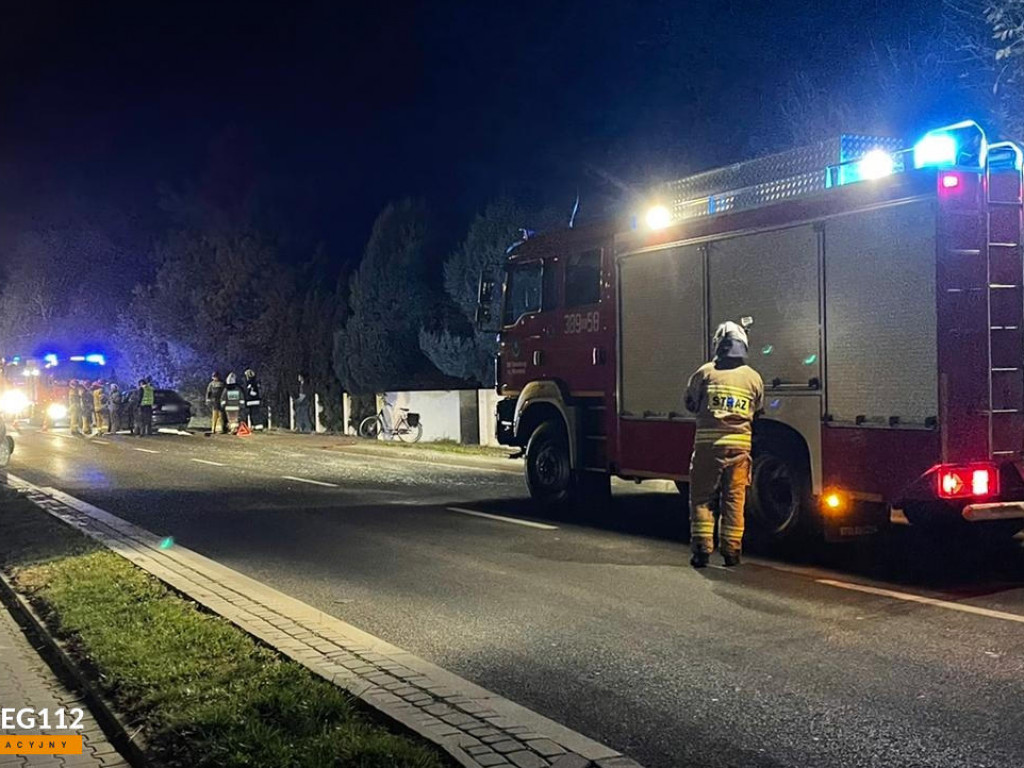 Zderzenie dwóch aut w Tarnobrzegu, jedna osoba trafiła do szpitala [zdjęcia]