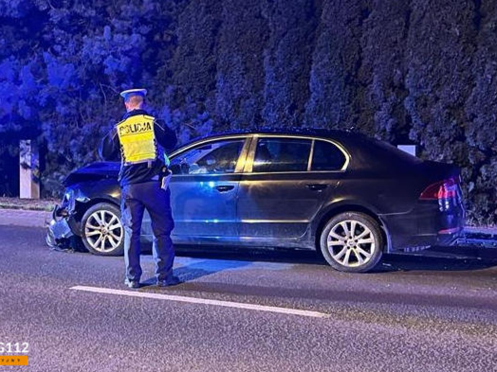 Zderzenie dwóch aut w Tarnobrzegu, jedna osoba trafiła do szpitala [zdjęcia]