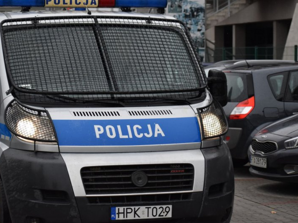 Awantura pod stadionem w Tarnobrzegu. Kibice z Olsztyna zaatakowali fanów Siarki [zdjęcia]