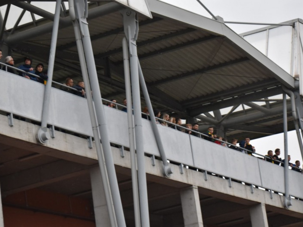 Awantura pod stadionem w Tarnobrzegu. Kibice z Olsztyna zaatakowali fanów Siarki [zdjęcia]