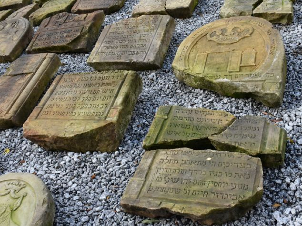 Oddali cześć swoim przodkom, ofiarom Holokaustu. Uroczystości w Opatowie [zdjęcia]