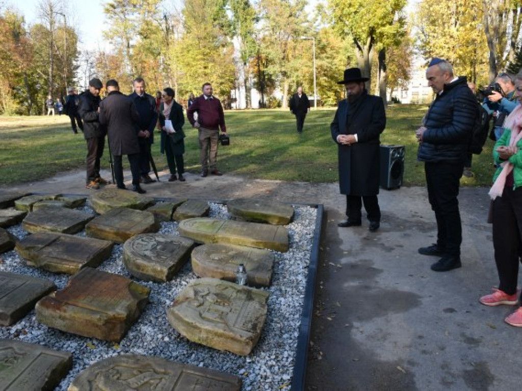 Oddali cześć swoim przodkom, ofiarom Holokaustu. Uroczystości w Opatowie [zdjęcia]