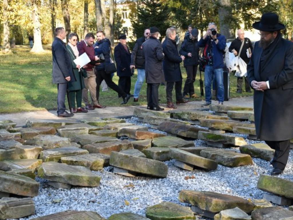Oddali cześć swoim przodkom, ofiarom Holokaustu. Uroczystości w Opatowie [zdjęcia]