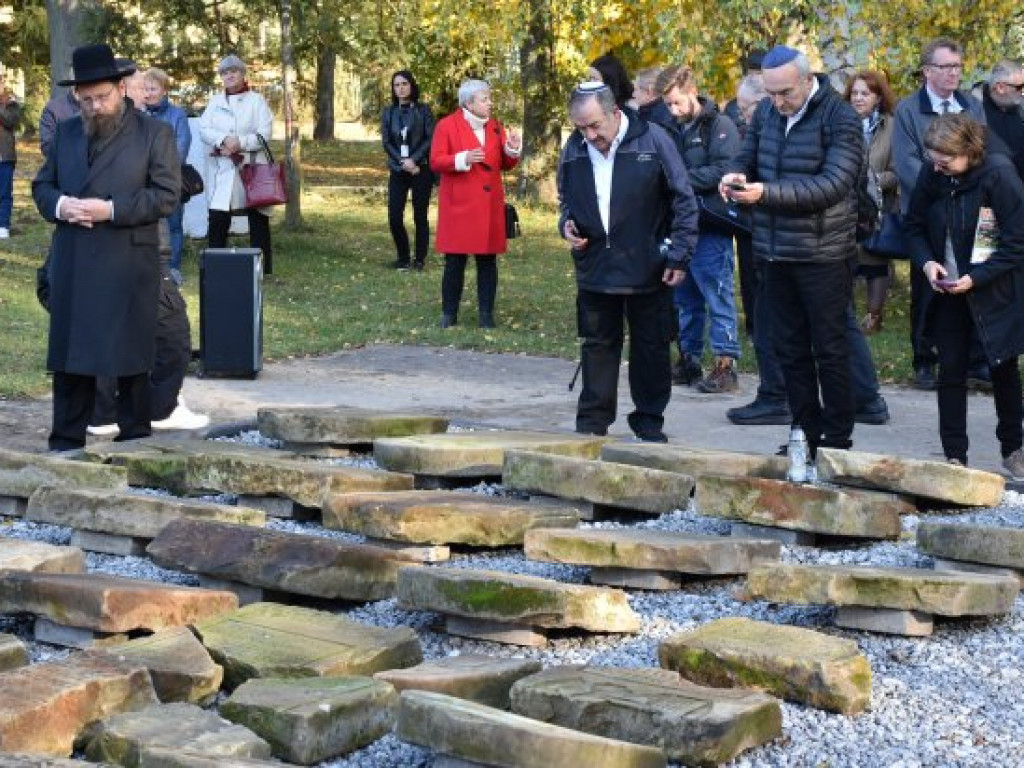 Oddali cześć swoim przodkom, ofiarom Holokaustu. Uroczystości w Opatowie [zdjęcia]