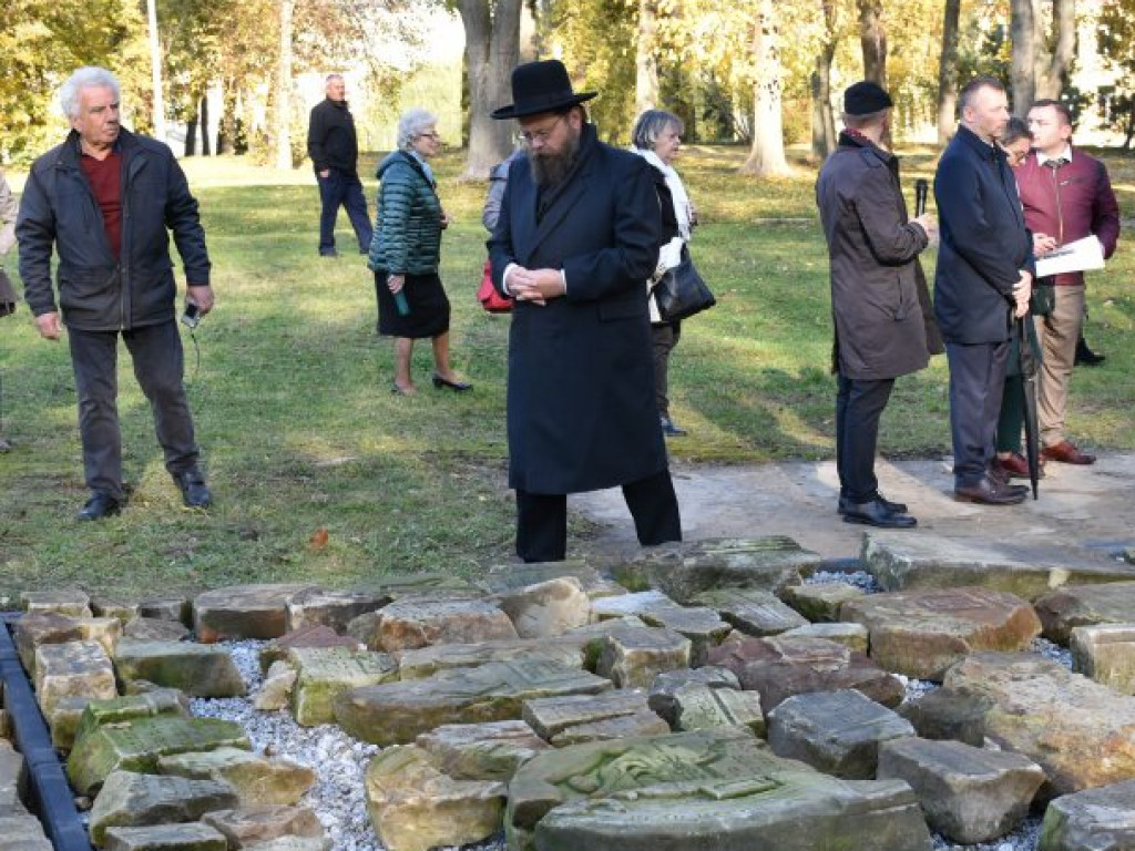 Oddali cześć swoim przodkom, ofiarom Holokaustu. Uroczystości w Opatowie [zdjęcia]