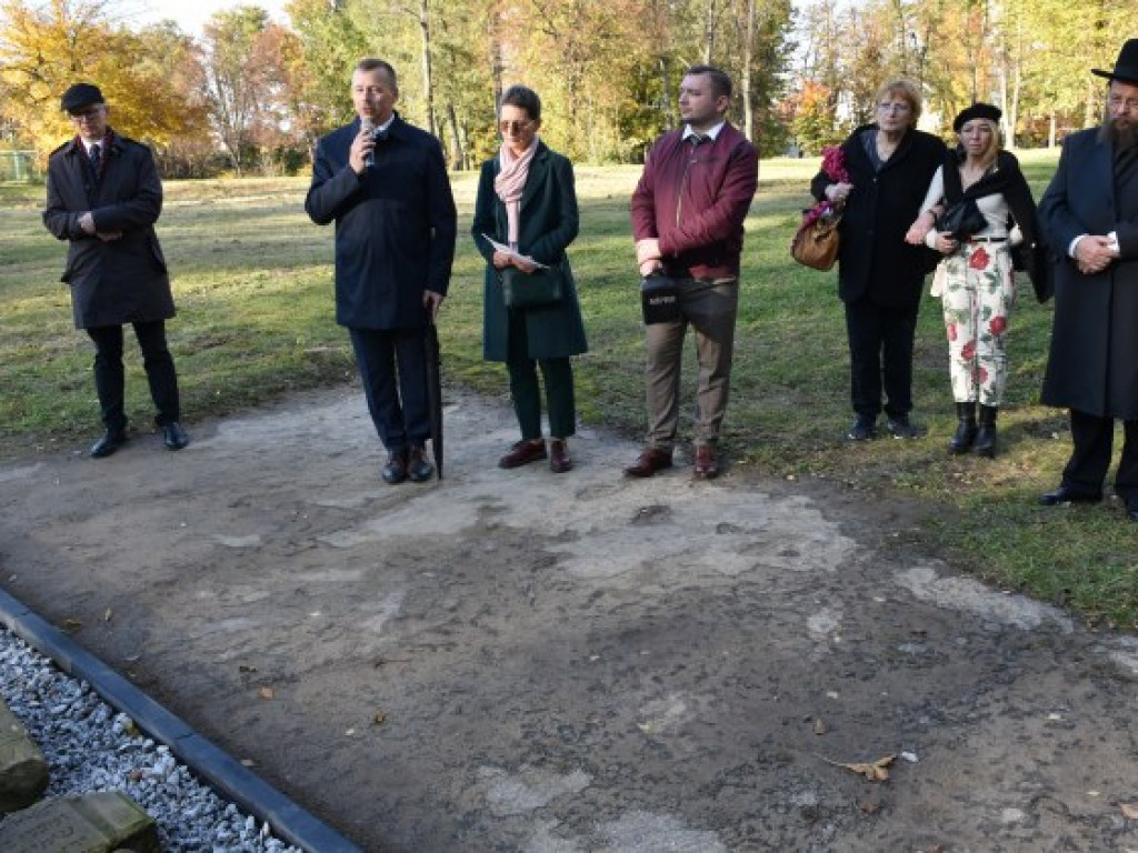 Oddali cześć swoim przodkom, ofiarom Holokaustu. Uroczystości w Opatowie [zdjęcia]