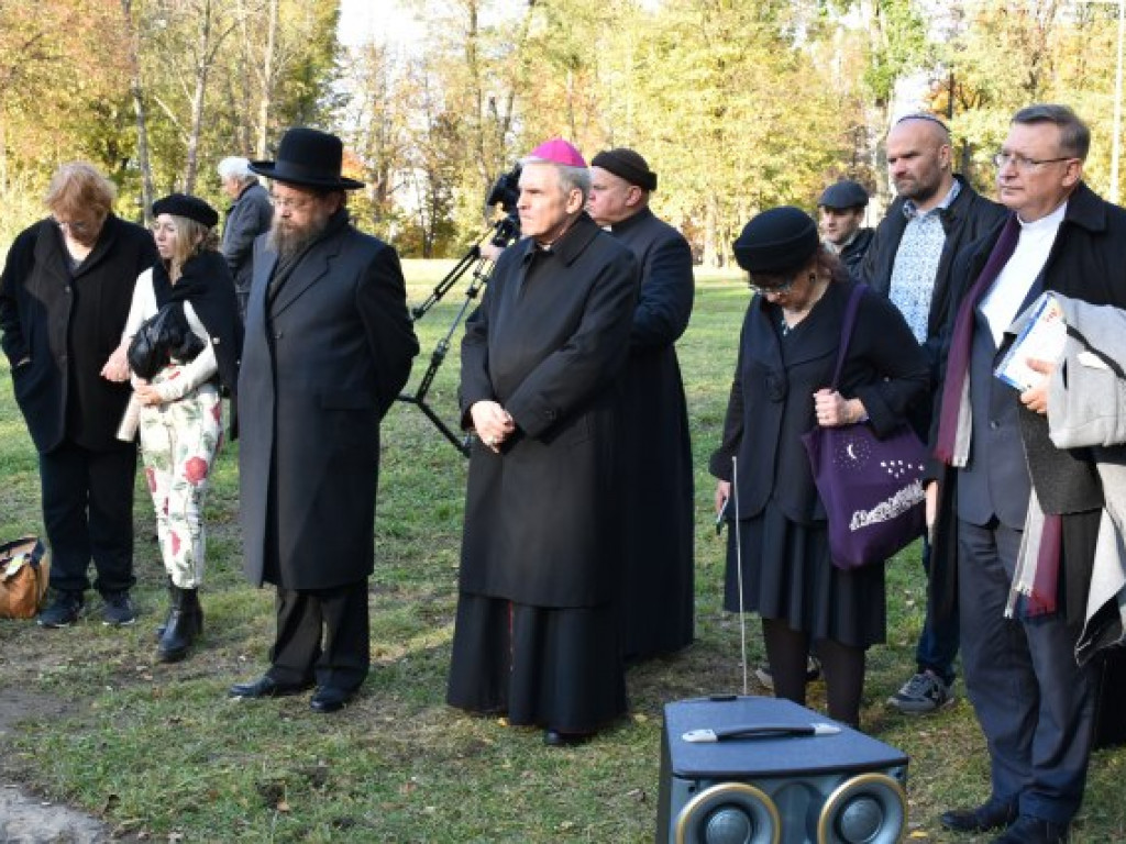 Oddali cześć swoim przodkom, ofiarom Holokaustu. Uroczystości w Opatowie [zdjęcia]