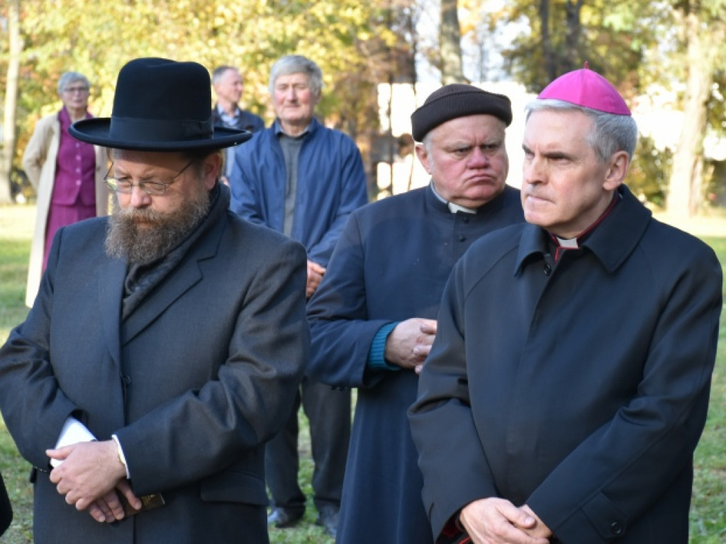 Oddali cześć swoim przodkom, ofiarom Holokaustu. Uroczystości w Opatowie [zdjęcia]