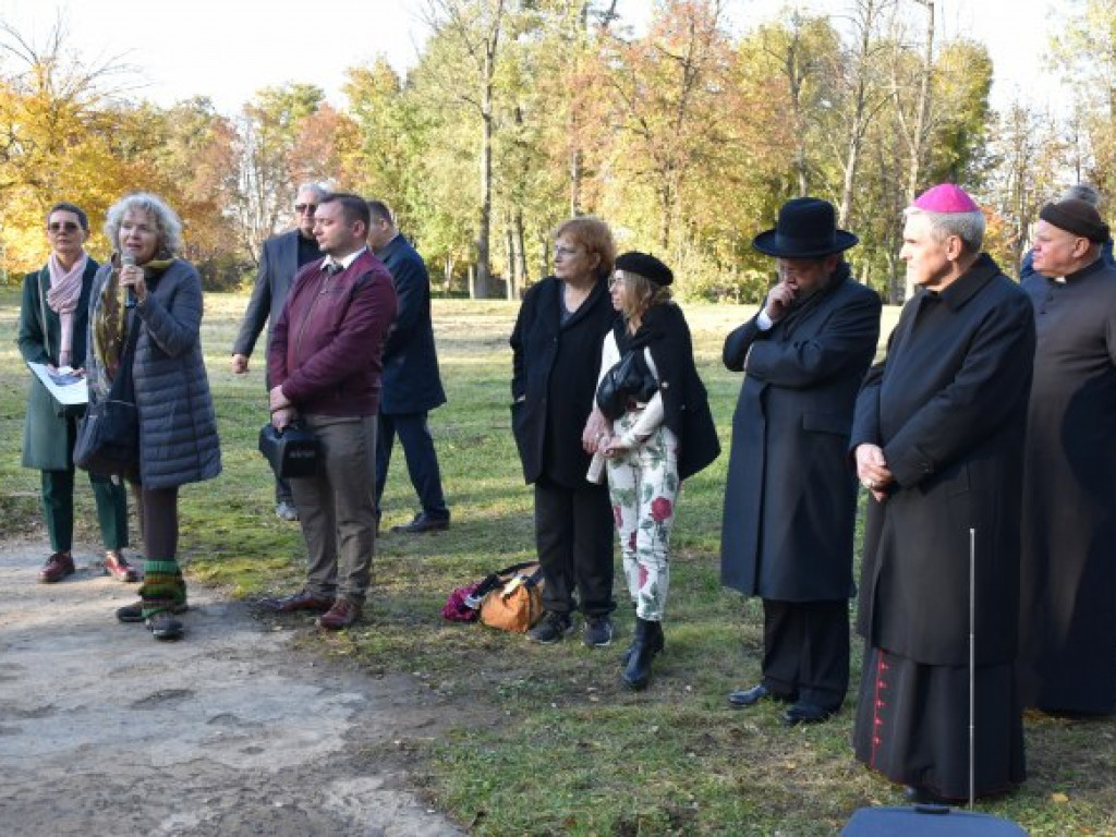 Oddali cześć swoim przodkom, ofiarom Holokaustu. Uroczystości w Opatowie [zdjęcia]