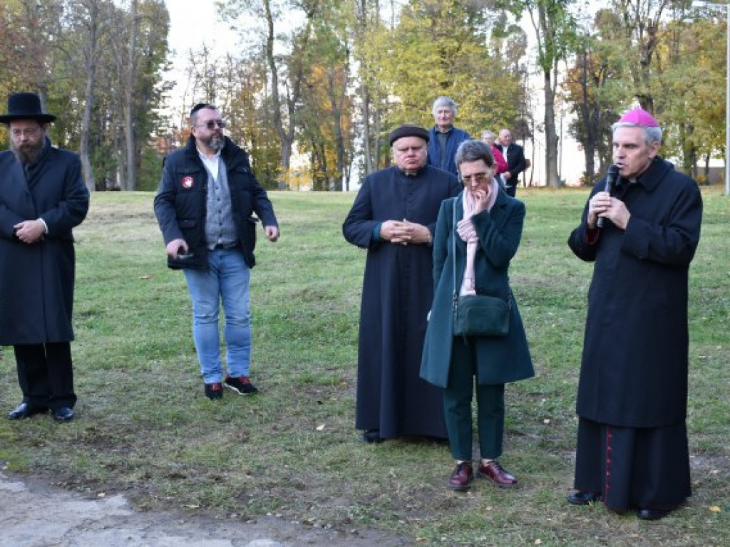 Oddali cześć swoim przodkom, ofiarom Holokaustu. Uroczystości w Opatowie [zdjęcia]