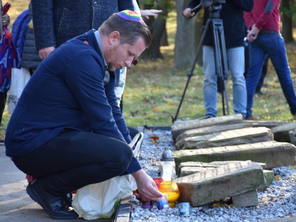 Oddali cześć swoim przodkom, ofiarom Holokaustu. Uroczystości w Opatowie [zdjęcia]