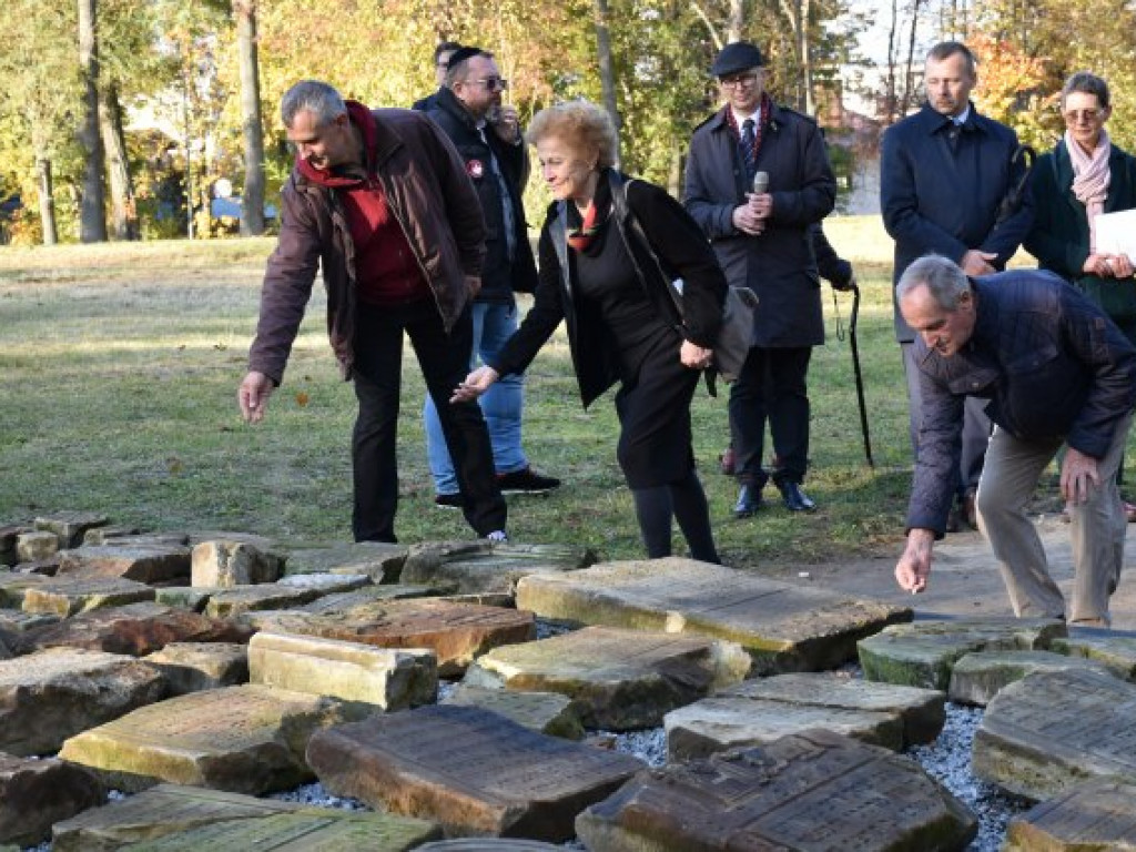 Oddali cześć swoim przodkom, ofiarom Holokaustu. Uroczystości w Opatowie [zdjęcia]