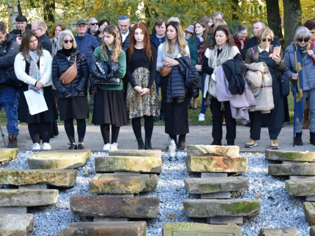 Oddali cześć swoim przodkom, ofiarom Holokaustu. Uroczystości w Opatowie [zdjęcia]