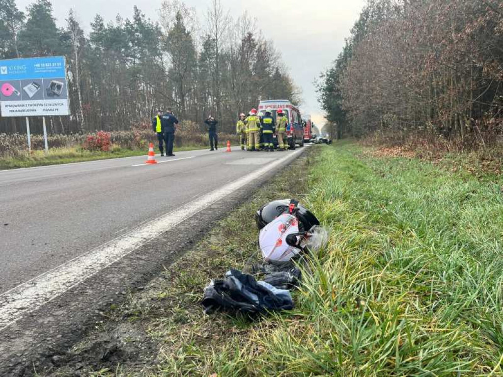 Motocyklista zderzył się z sarną. Wypadek na drodze wojewódzkiej w gminie Baranów Sandomierski! [zdjęcia]