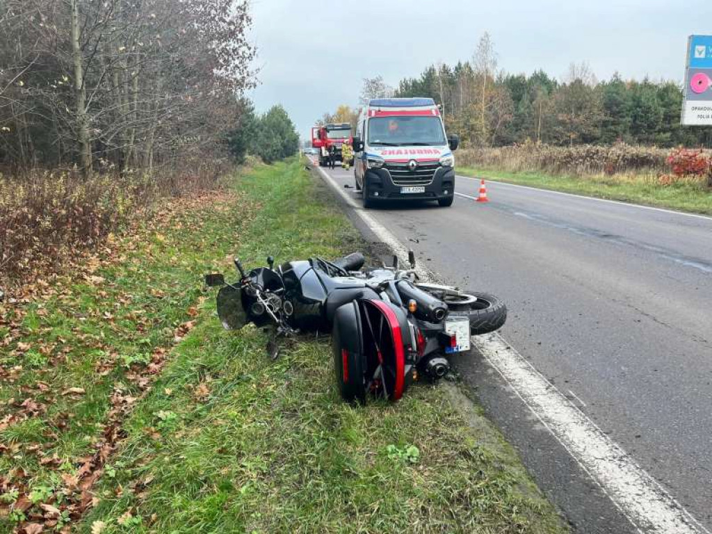 Motocyklista zderzył się z sarną. Wypadek na drodze wojewódzkiej w gminie Baranów Sandomierski! [zdjęcia]