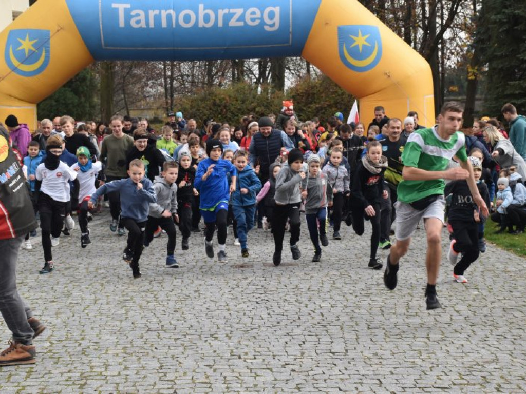 Bieg, piknik, przyrodniczy spacer i kiermasze - Tarnobrzeg świętował Narodowe Święto Niepodległości [zdjęcia]
