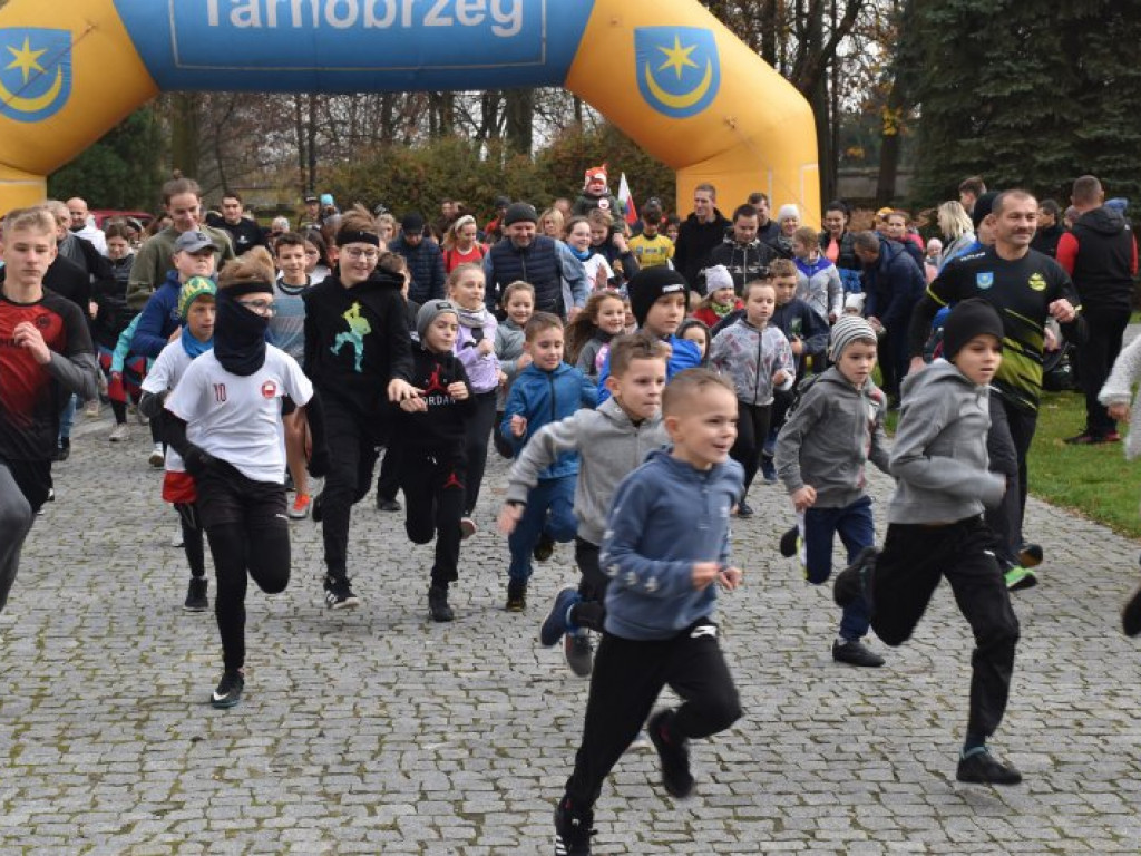 Bieg, piknik, przyrodniczy spacer i kiermasze - Tarnobrzeg świętował Narodowe Święto Niepodległości [zdjęcia]