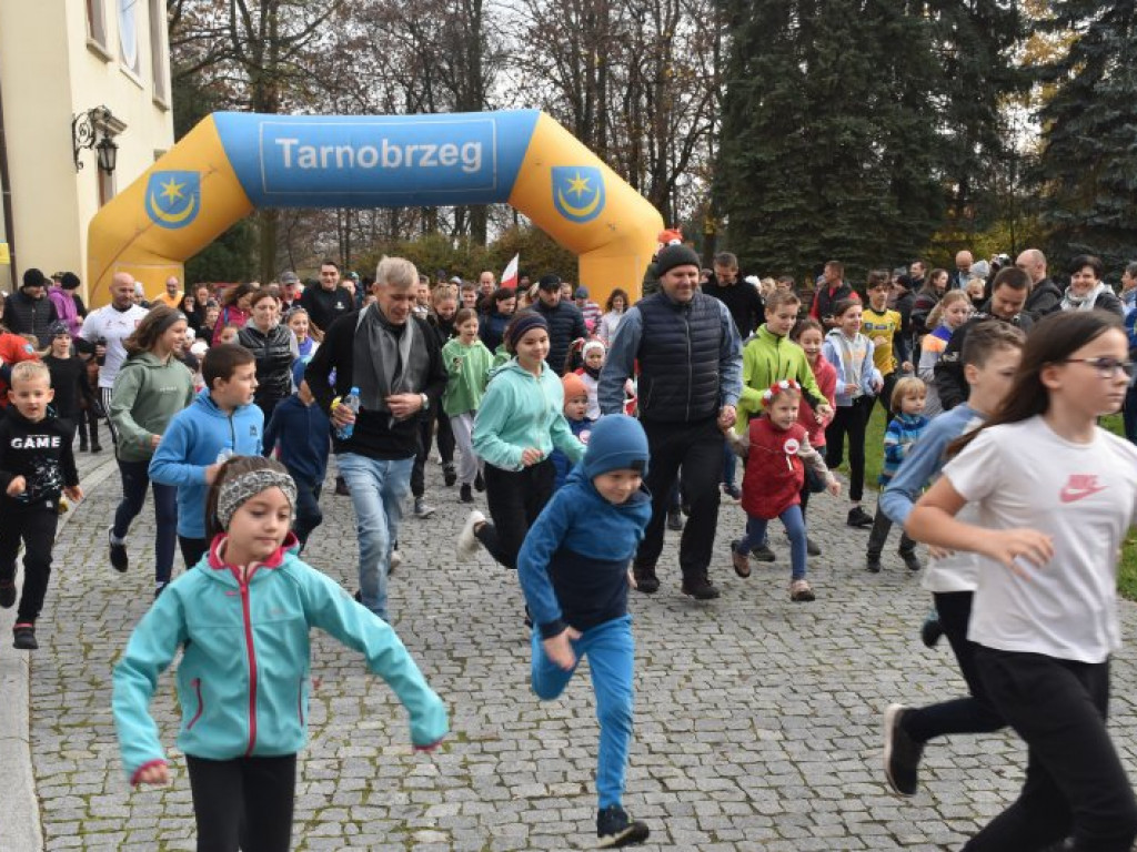 Bieg, piknik, przyrodniczy spacer i kiermasze - Tarnobrzeg świętował Narodowe Święto Niepodległości [zdjęcia]