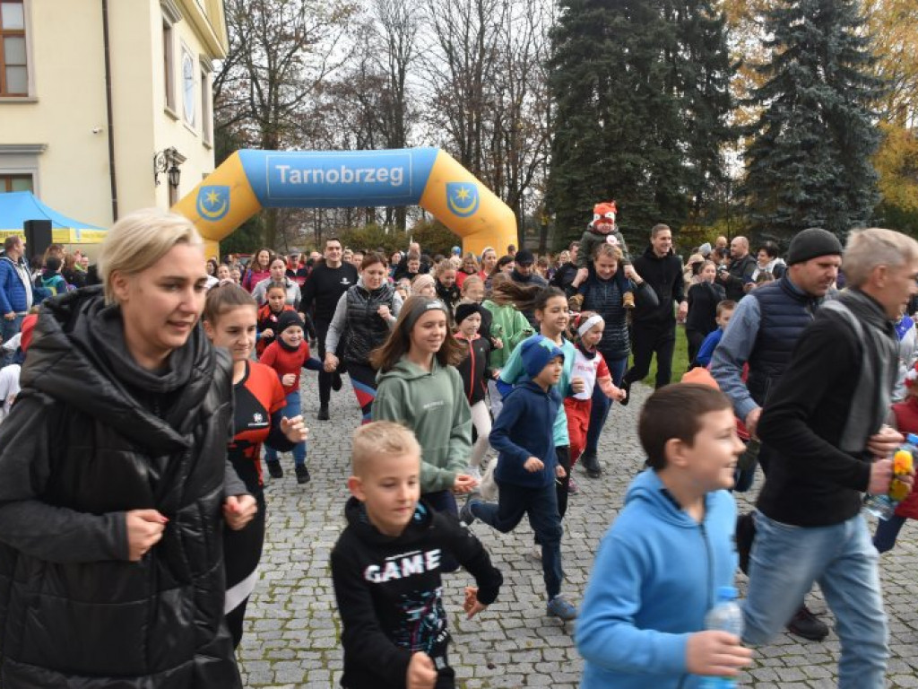 Bieg, piknik, przyrodniczy spacer i kiermasze - Tarnobrzeg świętował Narodowe Święto Niepodległości [zdjęcia]