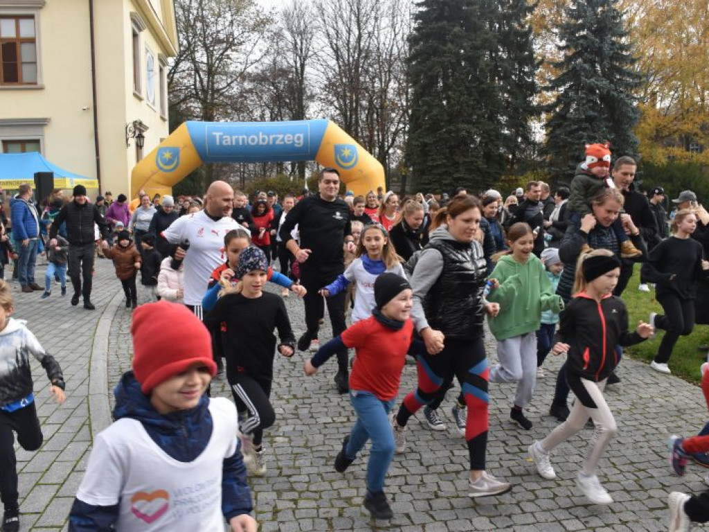 Bieg, piknik, przyrodniczy spacer i kiermasze - Tarnobrzeg świętował Narodowe Święto Niepodległości [zdjęcia]
