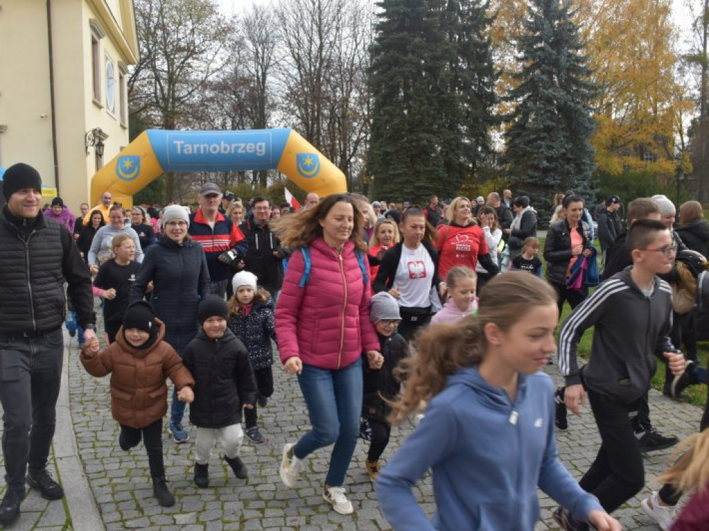 Bieg, piknik, przyrodniczy spacer i kiermasze - Tarnobrzeg świętował Narodowe Święto Niepodległości [zdjęcia]