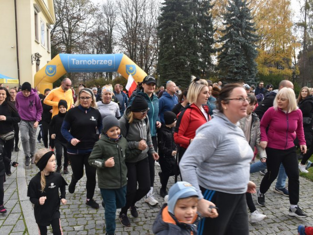Bieg, piknik, przyrodniczy spacer i kiermasze - Tarnobrzeg świętował Narodowe Święto Niepodległości [zdjęcia]