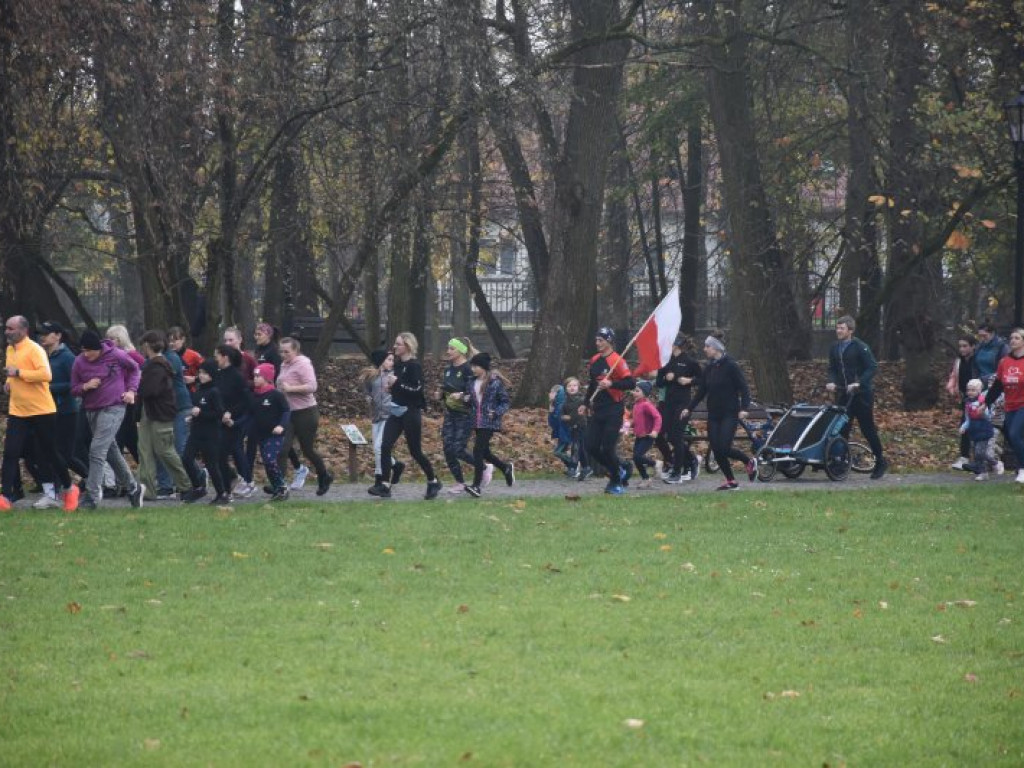 Bieg, piknik, przyrodniczy spacer i kiermasze - Tarnobrzeg świętował Narodowe Święto Niepodległości [zdjęcia]