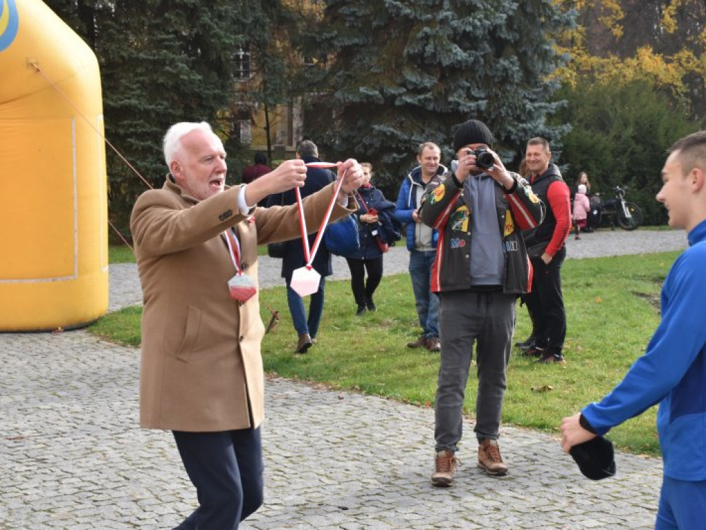 Bieg, piknik, przyrodniczy spacer i kiermasze - Tarnobrzeg świętował Narodowe Święto Niepodległości [zdjęcia]