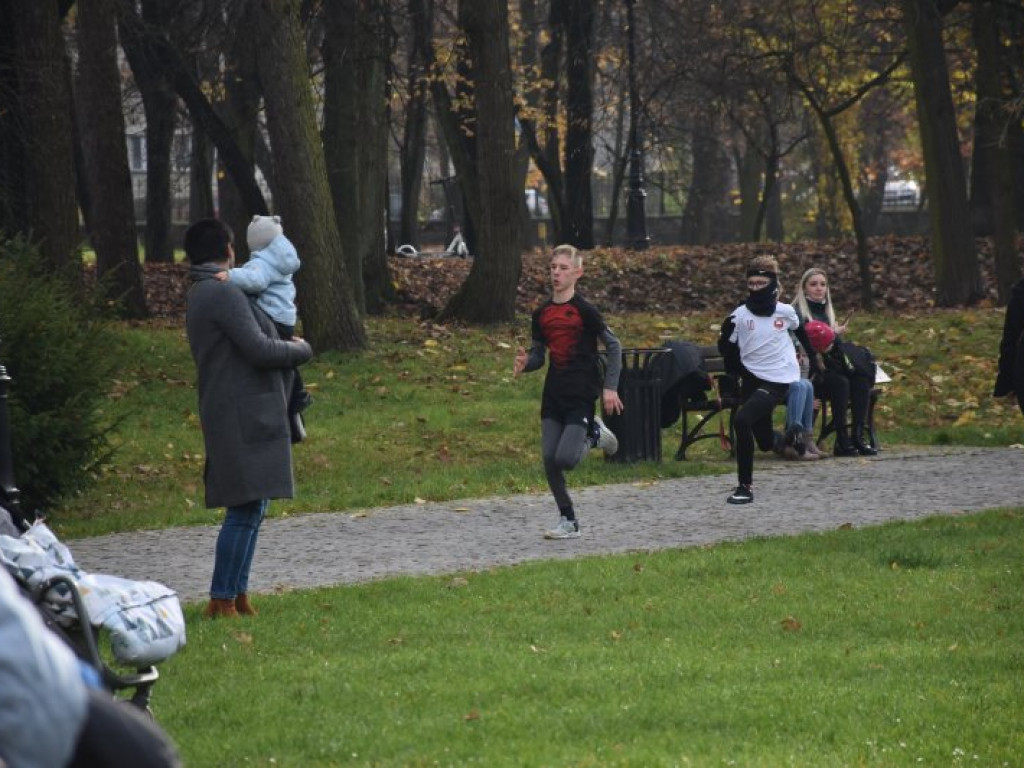 Bieg, piknik, przyrodniczy spacer i kiermasze - Tarnobrzeg świętował Narodowe Święto Niepodległości [zdjęcia]