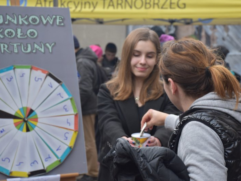 Bieg, piknik, przyrodniczy spacer i kiermasze - Tarnobrzeg świętował Narodowe Święto Niepodległości [zdjęcia]
