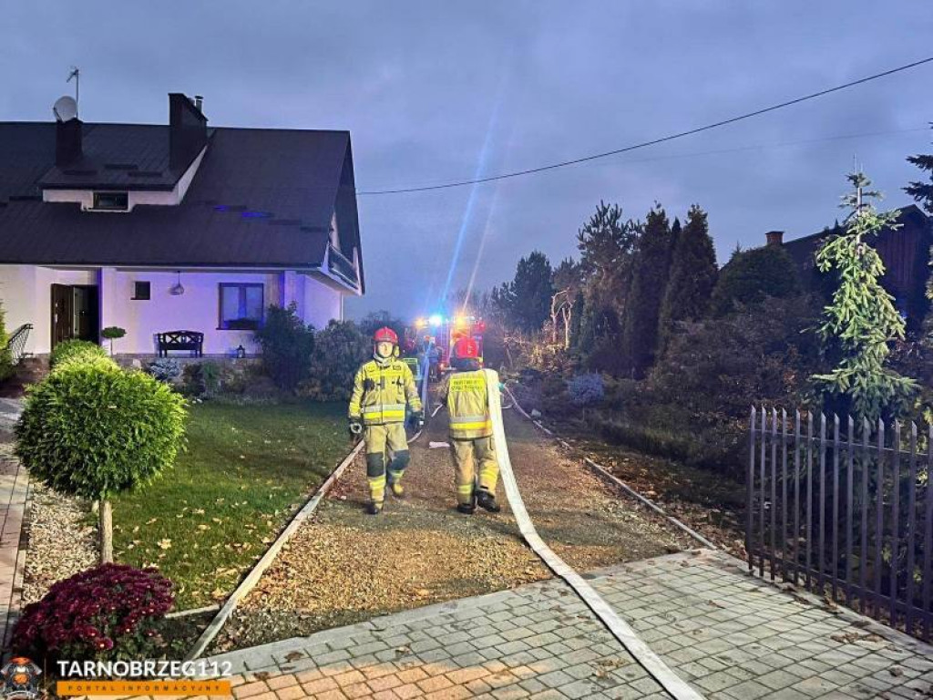 Pożar domu na tarnobrzeskim osiedlu Sielec [zdjęcia]