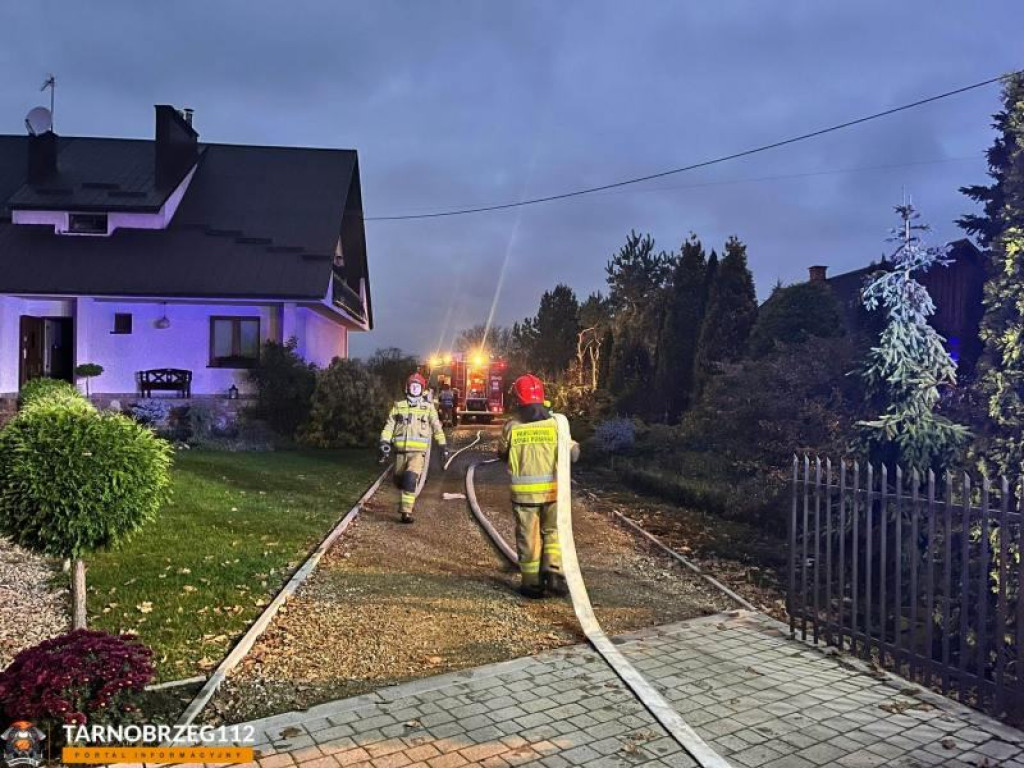 Pożar domu na tarnobrzeskim osiedlu Sielec [zdjęcia]