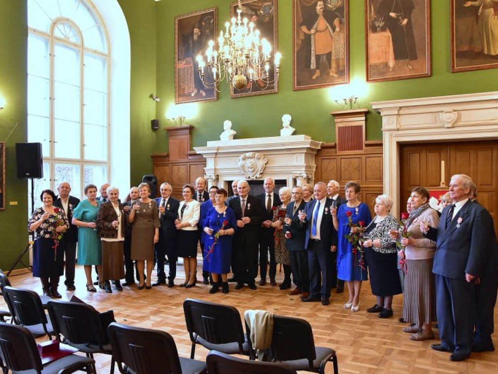 Złote gody w Tarnobrzegu. 15 par świętowało małżeńskie jubileusze [zdjęcia]