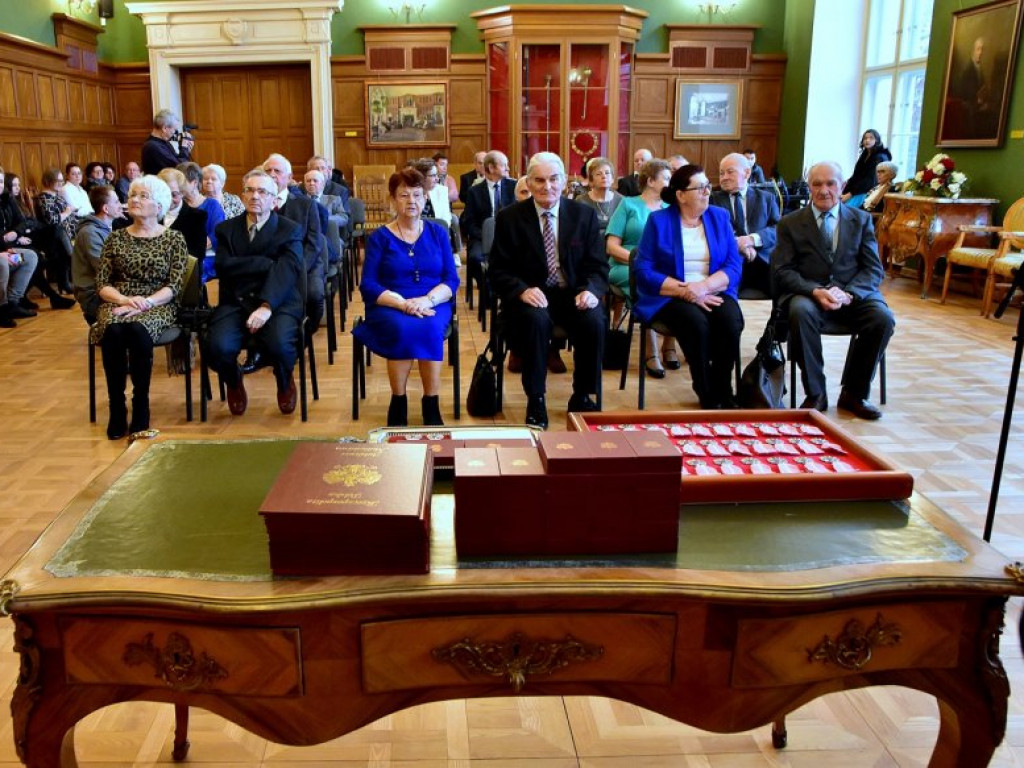 Złote gody w Tarnobrzegu. 15 par świętowało małżeńskie jubileusze [zdjęcia]