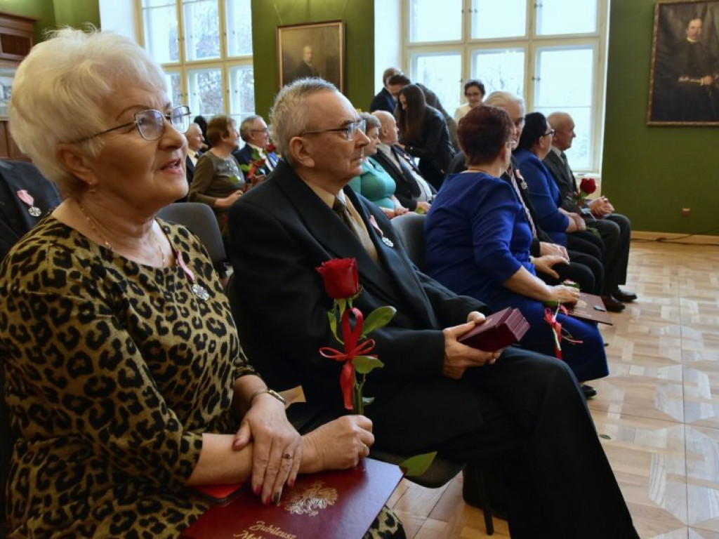 Złote gody w Tarnobrzegu. 15 par świętowało małżeńskie jubileusze [zdjęcia]