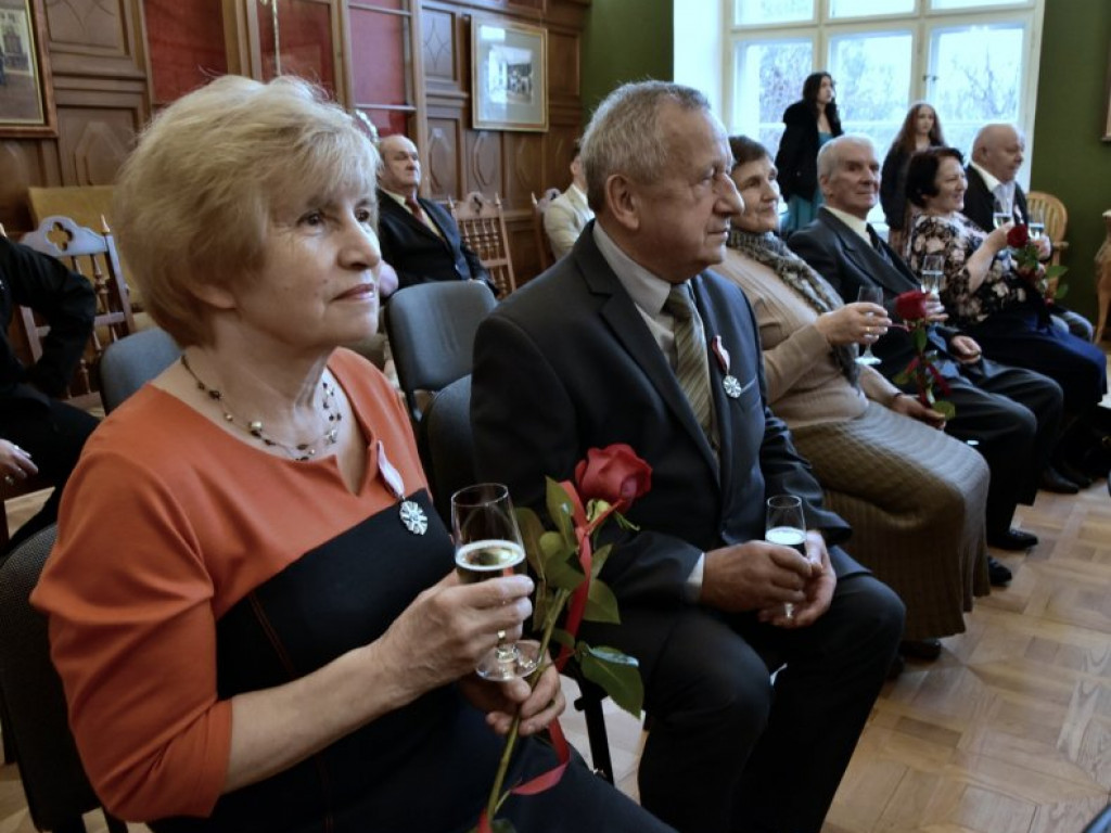 Złote gody w Tarnobrzegu. 15 par świętowało małżeńskie jubileusze [zdjęcia]