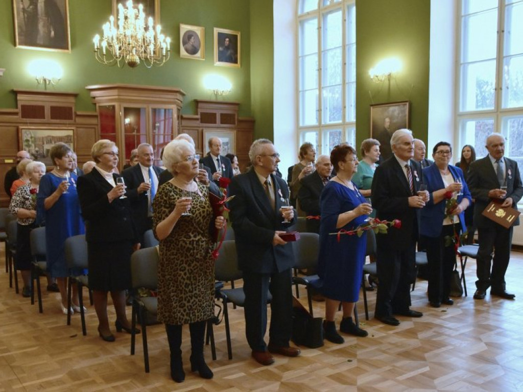 Złote gody w Tarnobrzegu. 15 par świętowało małżeńskie jubileusze [zdjęcia]