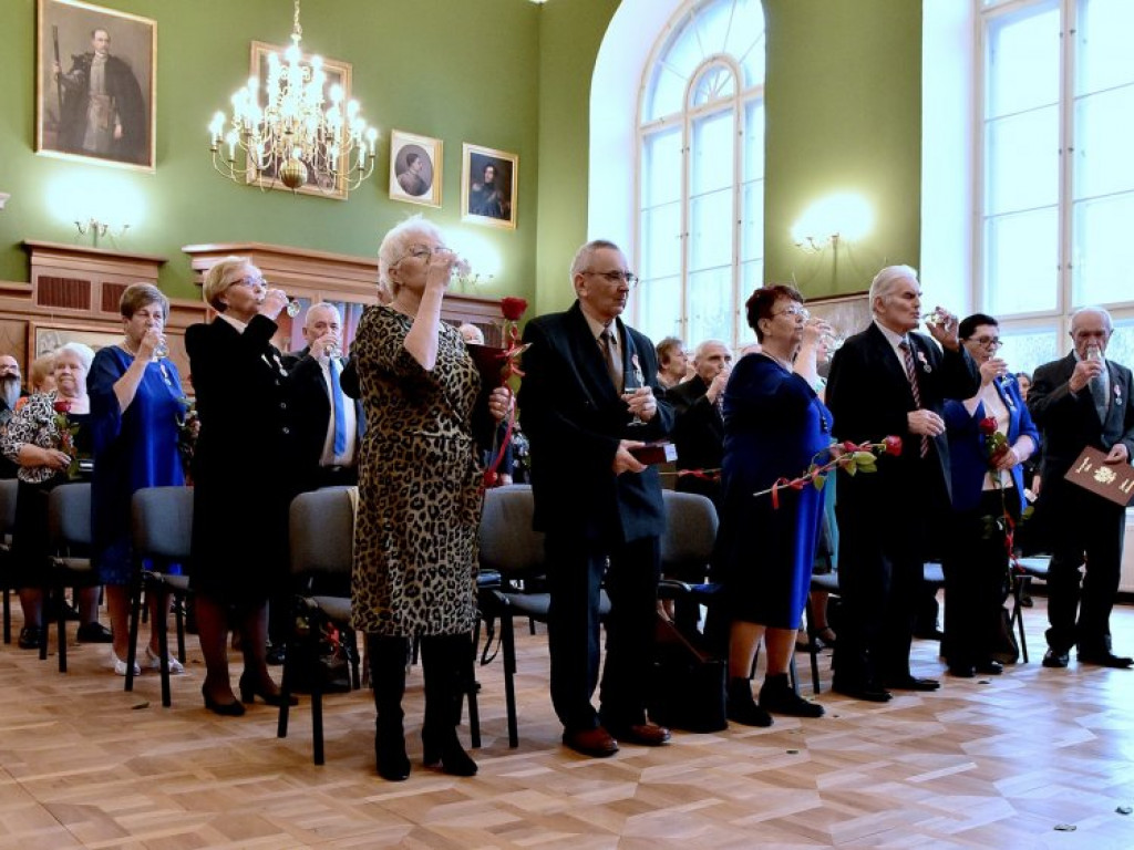 Złote gody w Tarnobrzegu. 15 par świętowało małżeńskie jubileusze [zdjęcia]